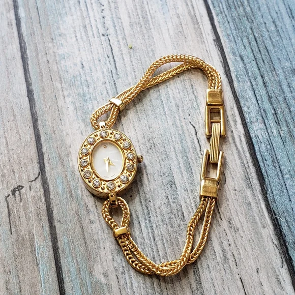 Avon Analog watch. - Picture 9 of 15